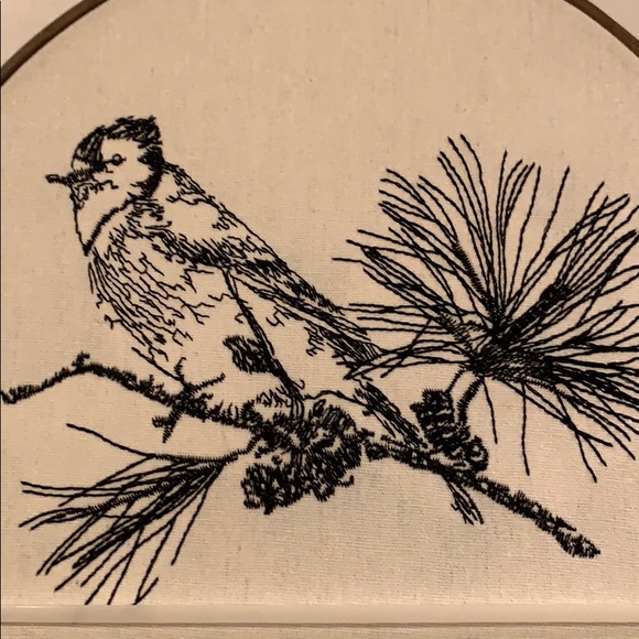 Bird embroidery framed inside embroidery hoop - Picture 2 of 3
